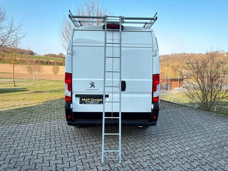 Gebraucht Peugeot Boxer 165 PS (121 kW) 2021 Weiß Van