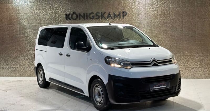 Weiß Gebraucht 2017 Citroën Jumpy Van / Kleinbus | 15.990 € - Bild 1/4