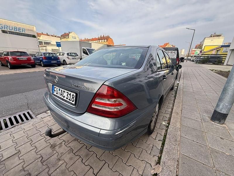 Grau Gebraucht 2004 Mercedes C180 Limousine | 1.900 € (Guter Preis) - Bild 1/4