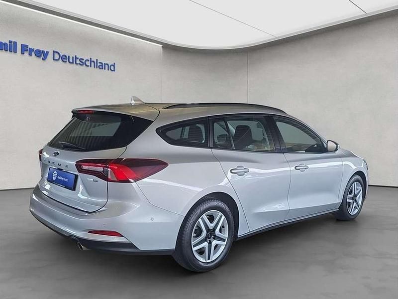 Gebraucht Ford Focus 125 PS (91 kW) 2022 Moondust silber metallic Kombi