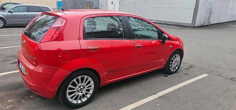 Rot Gebraucht 2008 Fiat Punto Limousine | 1.800 € (Fairer Preis) - Bild 1/4