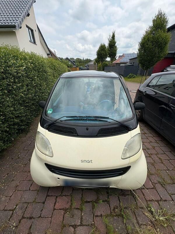 Weiß Gebraucht 2001 Smart ForTwo Coupé Passion Coupé | 1.499 € (Fairer Preis) - Bild 1/4