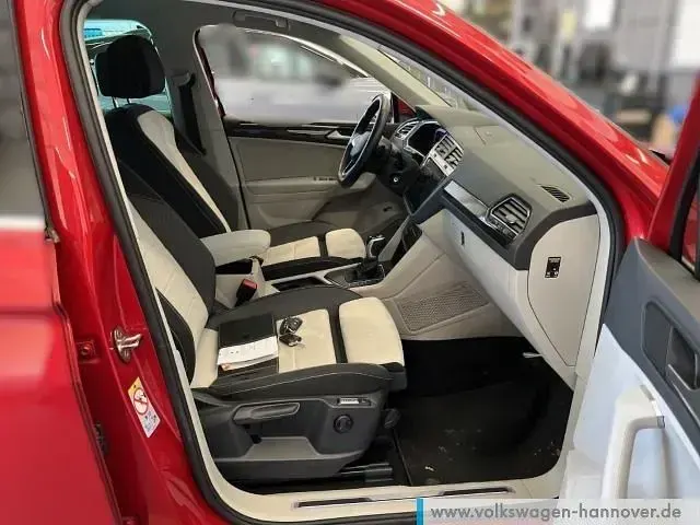 Używany VW Tiguan Elegance 150 KM (110 kW) 2023 Czerwony SUV