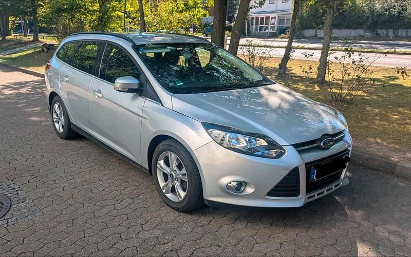 Silber Gebraucht 2013 Ford Focus Kombi | 3.600 € (Superpreis) - Bild 1/4