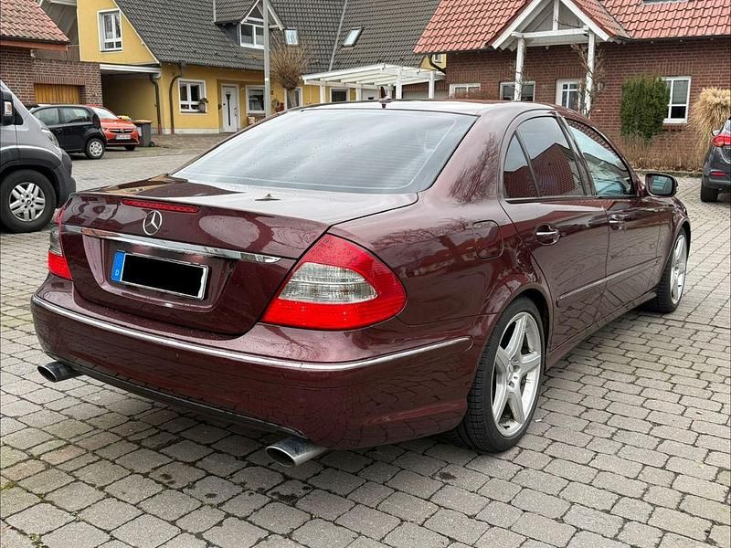Gebraucht Mercedes E500 Avantgarde 387 PS (284 kW) 2007 Rot Limousine