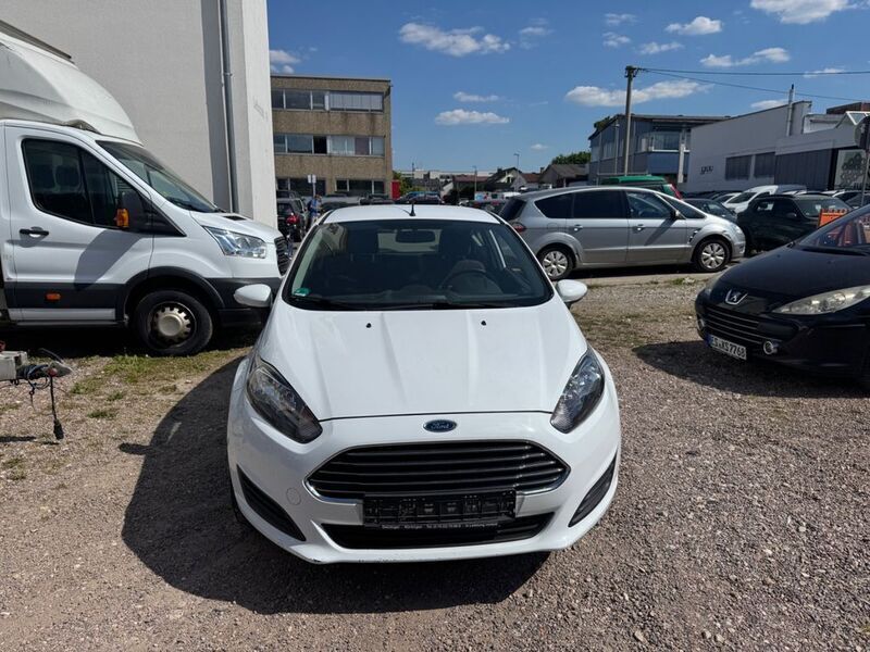 Weiß Gebraucht 2014 Ford Fiesta Trend Kleinwagen | 4.449 € (Guter Preis) - Bild 1/4