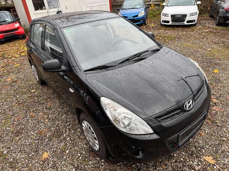 Gebraucht Hyundai i20 Classic 77 PS (56 kW) 2010 Schwarz Limousine
