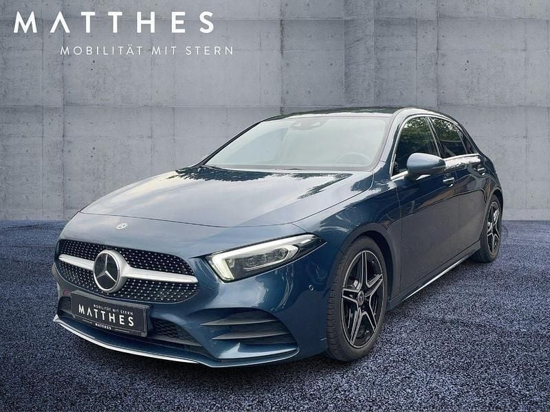 Denimblau (metallic) Gebraucht 2019 Mercedes A250 AMG Limousine | 23.989 € (Guter Preis) - Bild 1/4