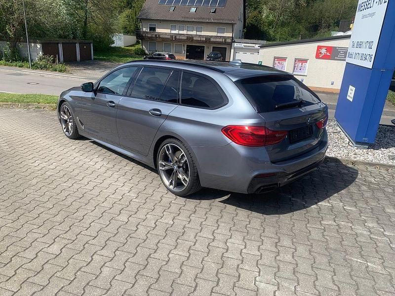 Gebraucht BMW M550 Performance 400 PS (294 kW) 2020 Blau Limousine