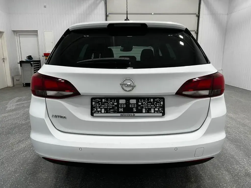 Używany Opel Astra 105 KM (77 kW) 2021 Biały Kombi