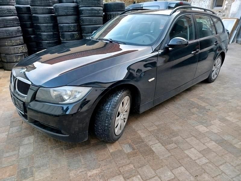 Gebraucht BMW 318 129 PS (94 kW) 2006 Schwarz Kombi