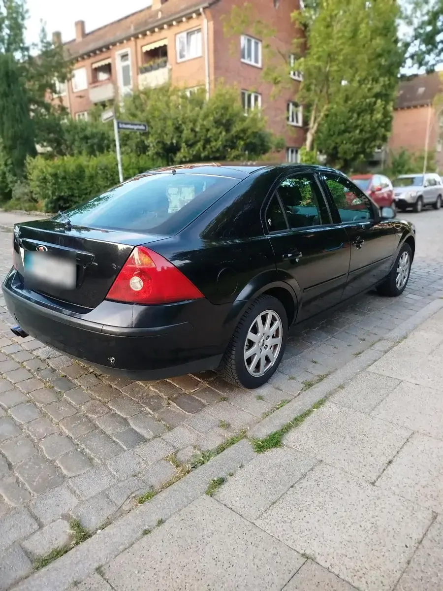Gebraucht Ford Mondeo 125 PS (91 kW) 2003 Schwarz Limousine