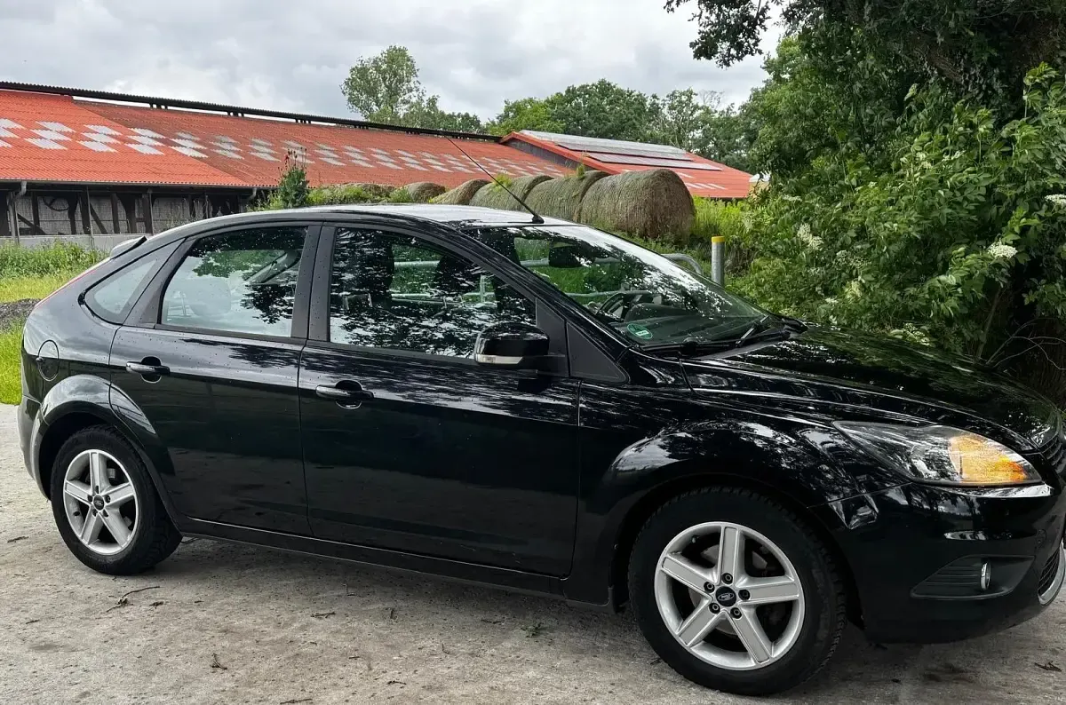 Gebraucht Ford Focus 101 PS (74 kW) 2009 Schwarz Kleinwagen