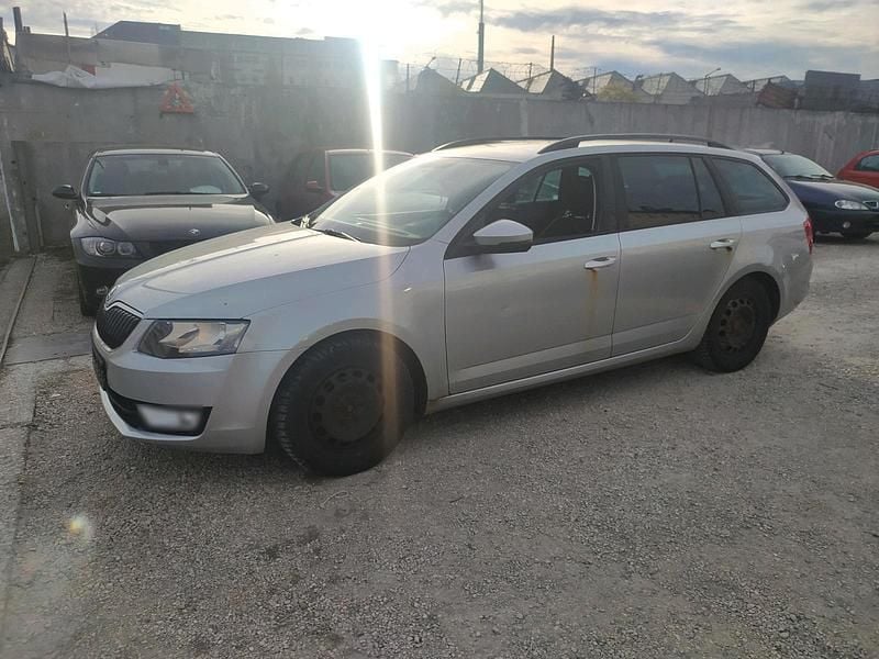 Gebraucht Skoda Octavia 101 PS (74 kW) 2014 Silber Kleinwagen