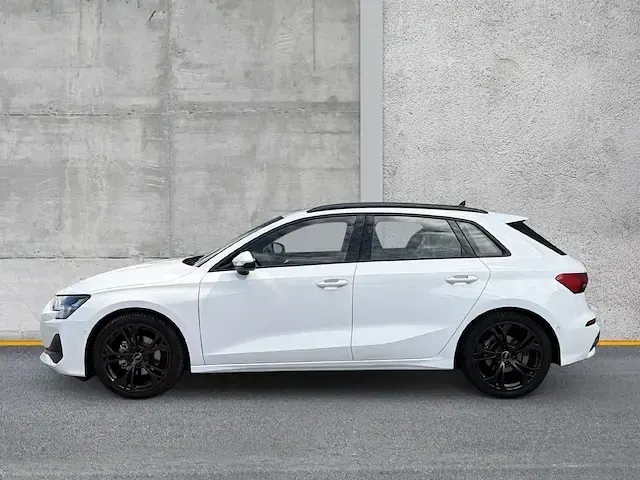 Gebraucht Audi A3 S-Line 116 PS (85 kW) 2025 Arkonaweiß Limousine