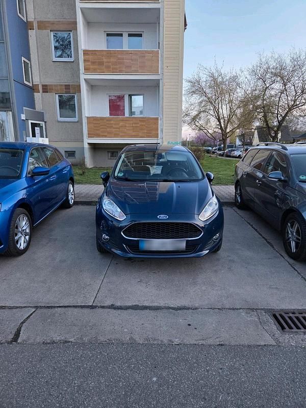 Gebraucht Ford Fiesta 100 PS (73 kW) 2017 Blau Kleinwagen
