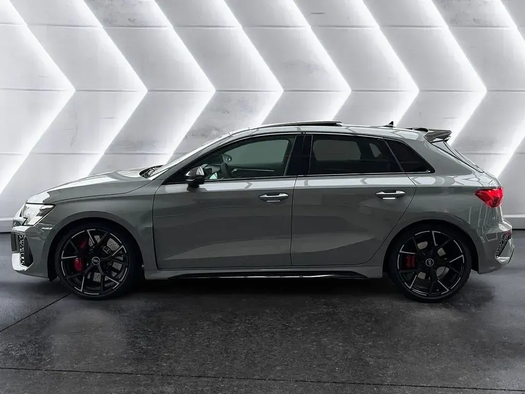 Gebraucht Audi RS3 Sport 400 PS (294 kW) 2025 Grau Limousine