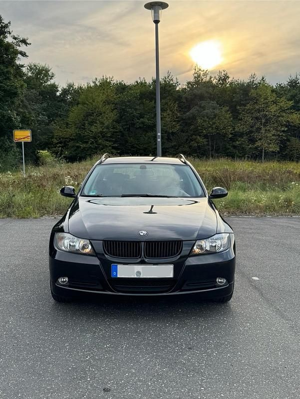 Schwarz Gebraucht 2007 BMW 318 Kombi | 3.250 € (Fairer Preis) - Bild 1/4