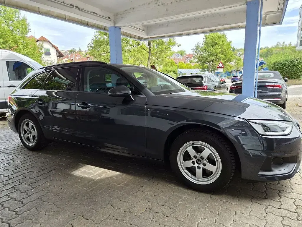 Gebraucht Audi A4 Sport 163 PS (119 kW) 2022 Grau Kombi
