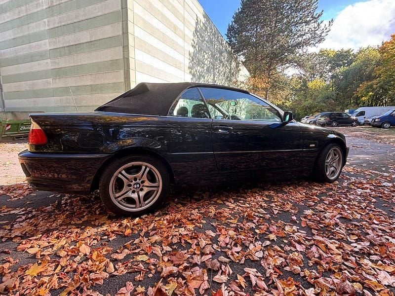 Gebraucht BMW 320 Cabriolet 170 PS (125 kW) 2001 Schwarz Cabrio