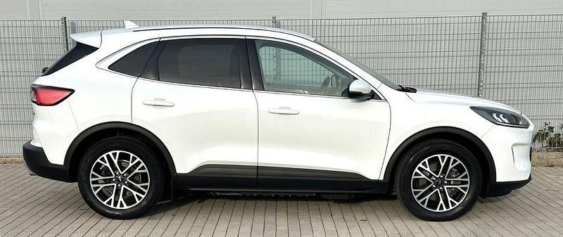 Gebraucht Ford Kuga Titanium 152 PS (111 kW) 2021 Weiß SUV