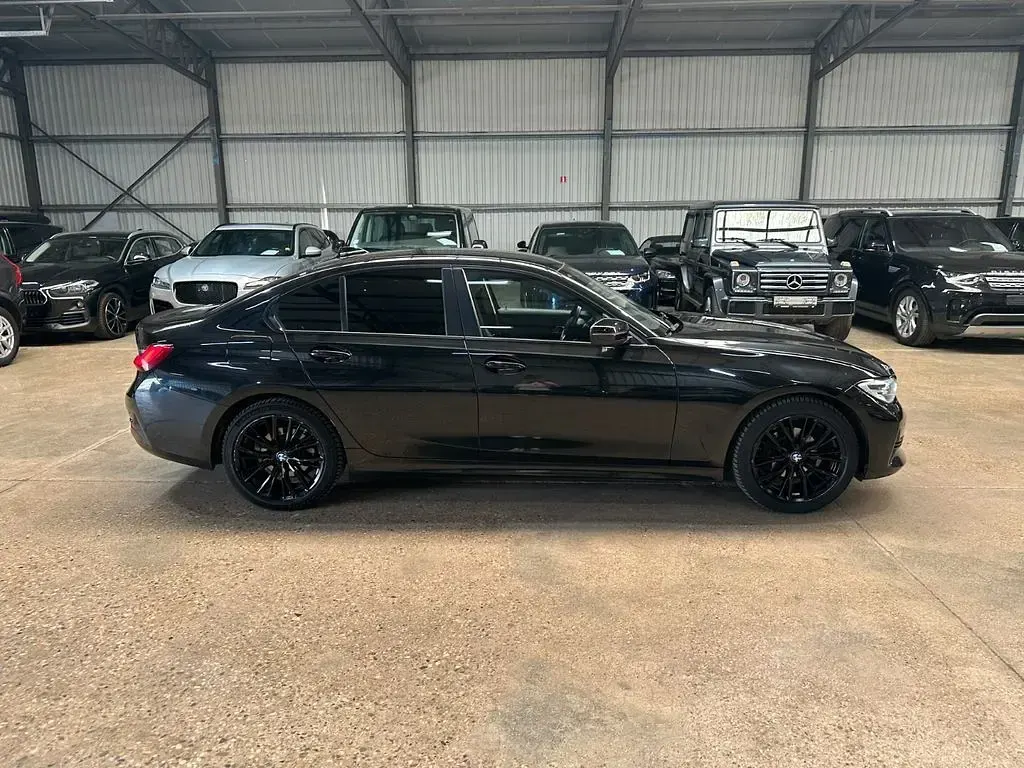 Gebraucht BMW 318 Advantage 150 PS (110 kW) 2019 Schwarz Limousine
