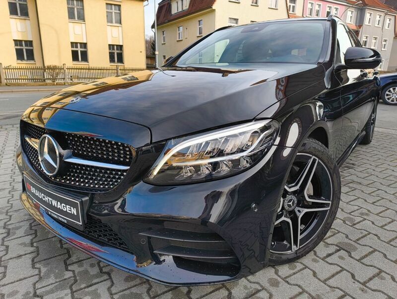 Schwarz Gebraucht 2018 Mercedes C180 AMG line Kombi | 24.980 € (Etwas zu teuer) - Bild 1/4