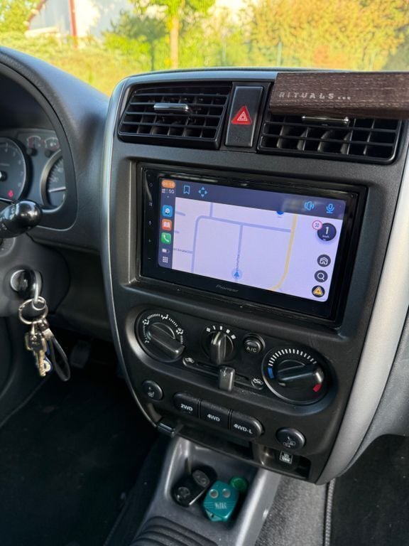 Schwarz Gebraucht 2011 Suzuki Jimny Style SUV | 11.099 € (Fairer Preis) - Bild 1/4
