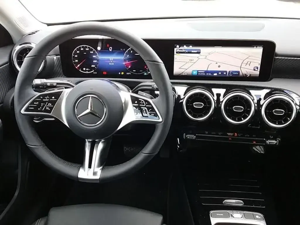 Gebraucht Mercedes A180 Progressive 136 PS (100 kW) 2025 Polarweiss  unilack Limousine