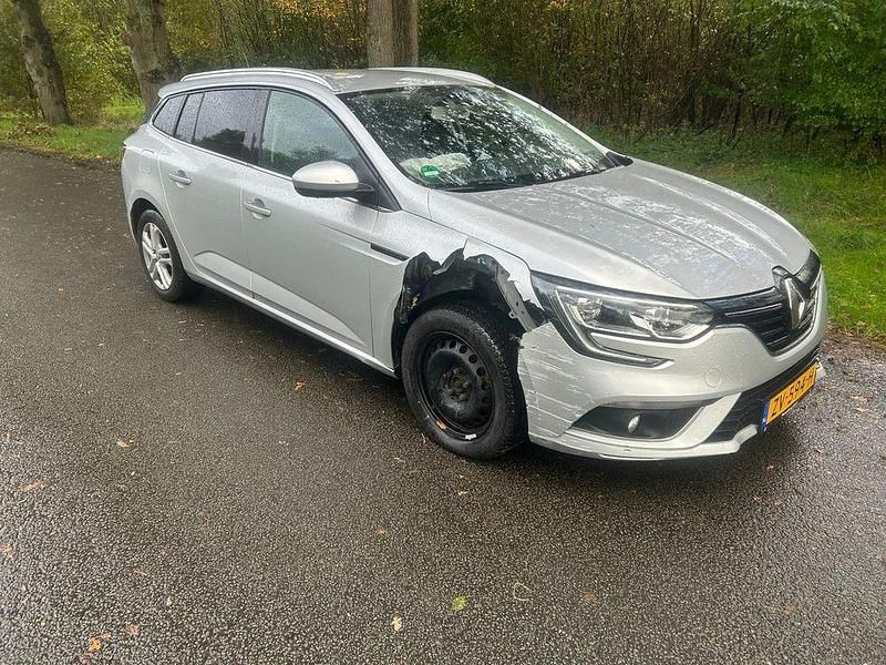 Grau Gebraucht 2016 Renault Mégane III Zen Kombi | 3.450 € (Superpreis) - Bild 1/4