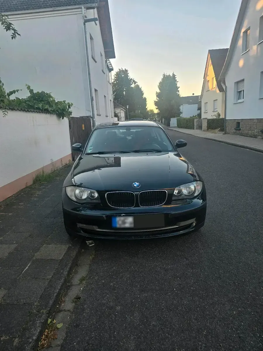 Gebraucht BMW 118 148 PS (108 kW) 2009 Schwarz Kleinwagen