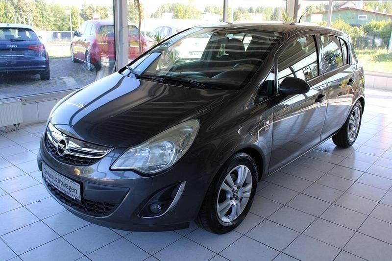 Grau Gebraucht 2012 Opel Corsa Limousine | 2.900 € (Fairer Preis) - Bild 1/4