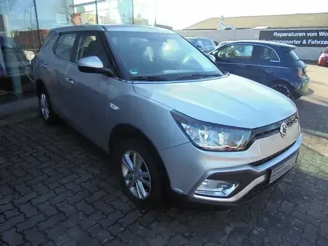 Gebraucht SsangYong Tivoli Quartz 140 PS (102 kW) 2016 Silber SUV