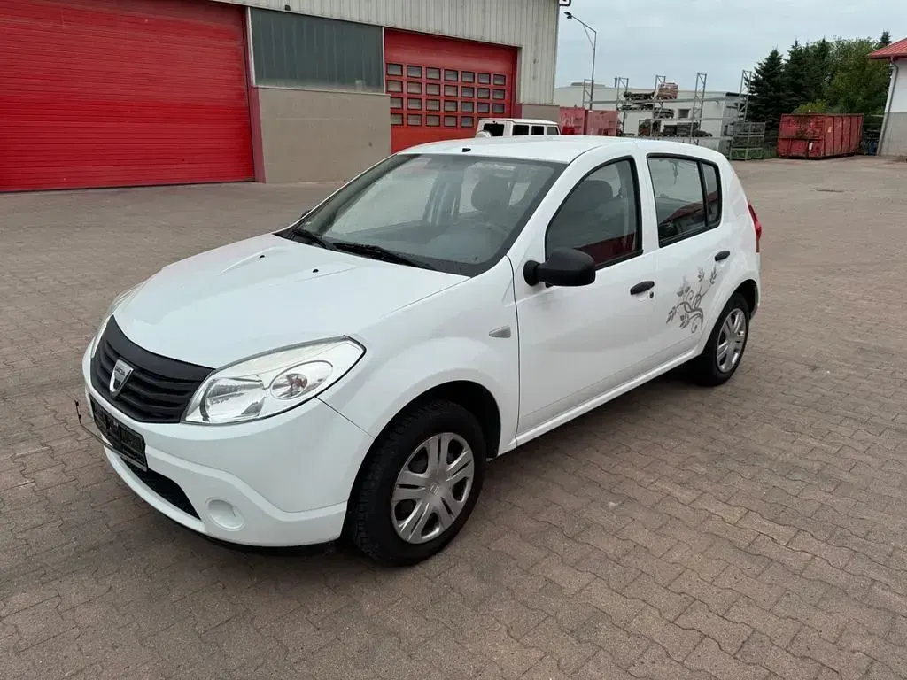 Gebraucht Dacia Sandero Basis 75 PS (55 kW) 2010 Weiß Limousine