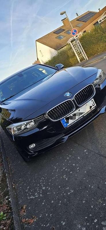 Gebraucht BMW 320 184 PS (135 kW) 2012 Schwarz Limousine