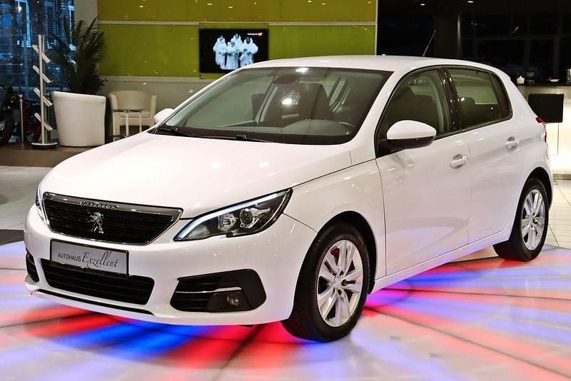 Gebraucht Peugeot 308 Active 131 PS (96 kW) 2021 Weiß Limousine