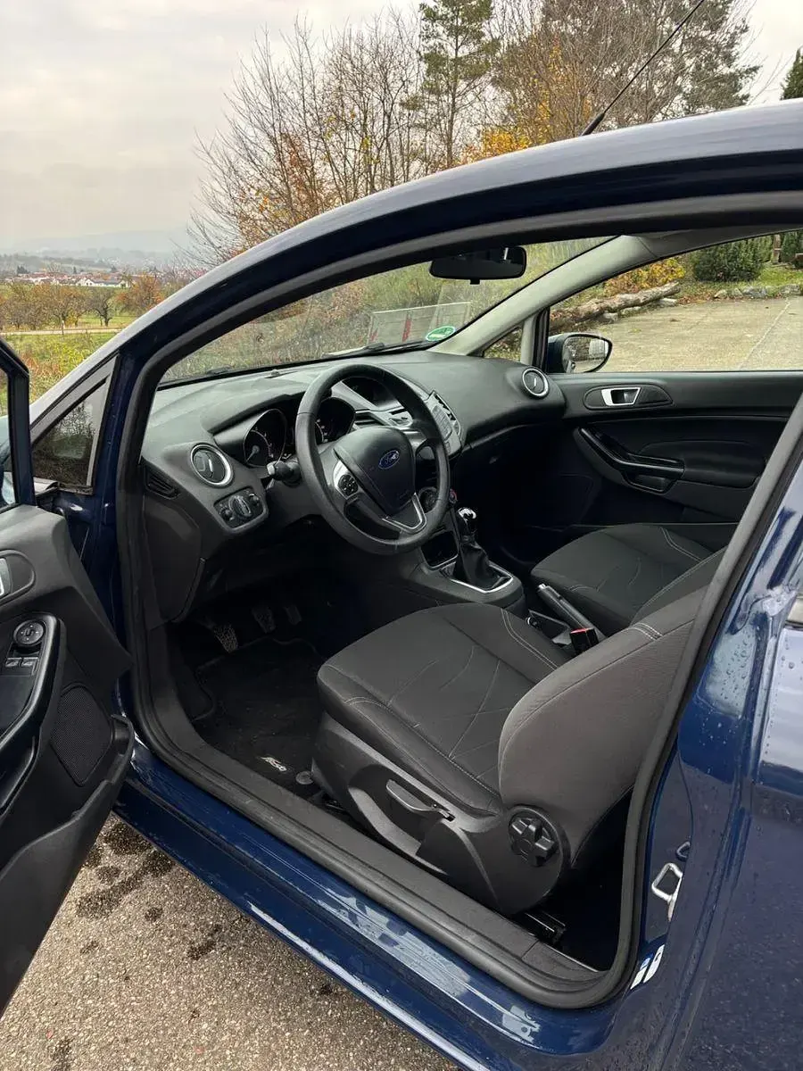 Gebraucht Ford Fiesta Trend 80 PS (58 kW) 2014 Blau Kleinwagen