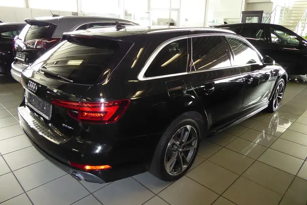 Gebraucht Audi A4 Sport 170 PS (125 kW) 2018 Schwarz Kombi