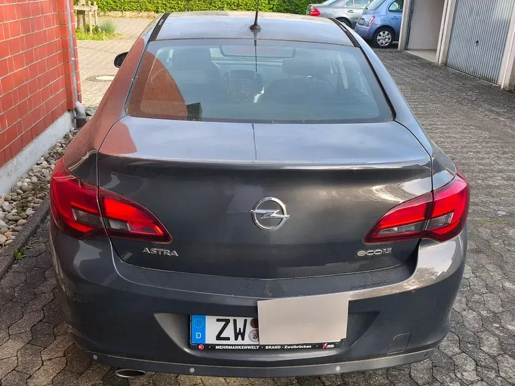 Gebraucht Opel Astra 140 PS (102 kW) 2012 Schwarz Limousine