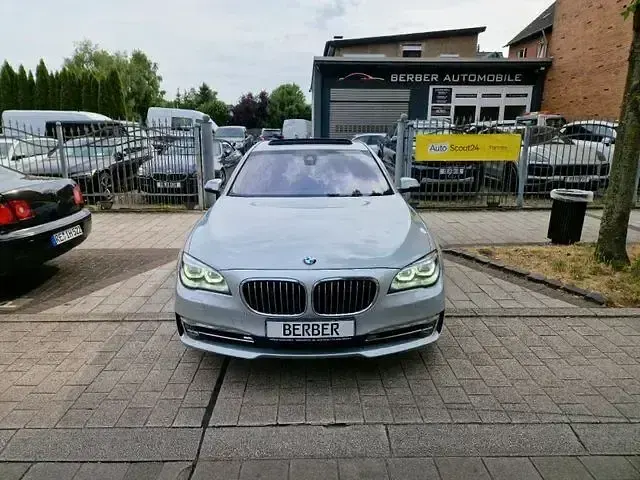 Gebraucht BMW 750 Comfort Edition 381 PS (280 kW) 2013 Andere Limousine