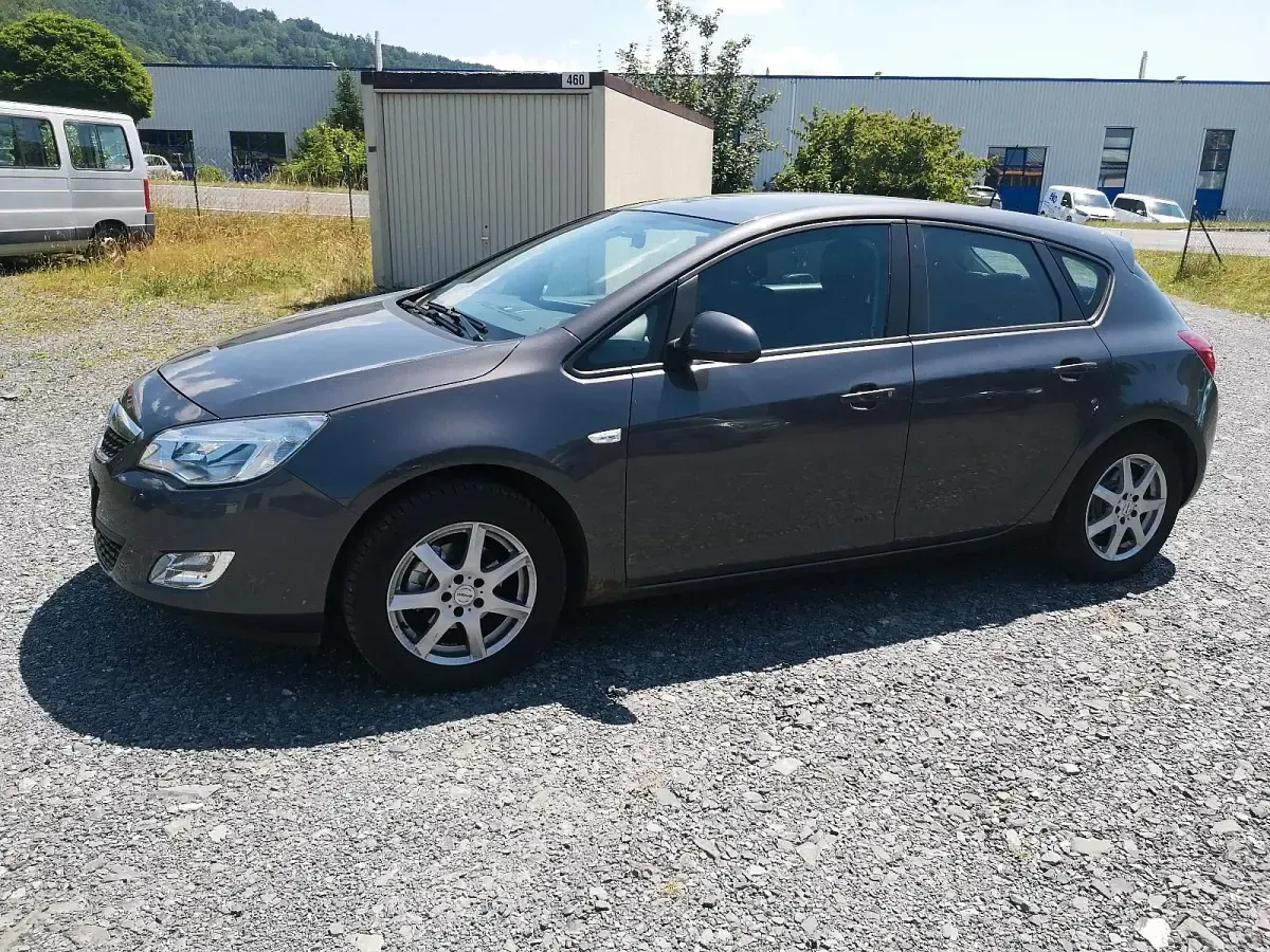 Gebraucht Opel Astra 116 PS (85 kW) 2011 Grau Limousine
