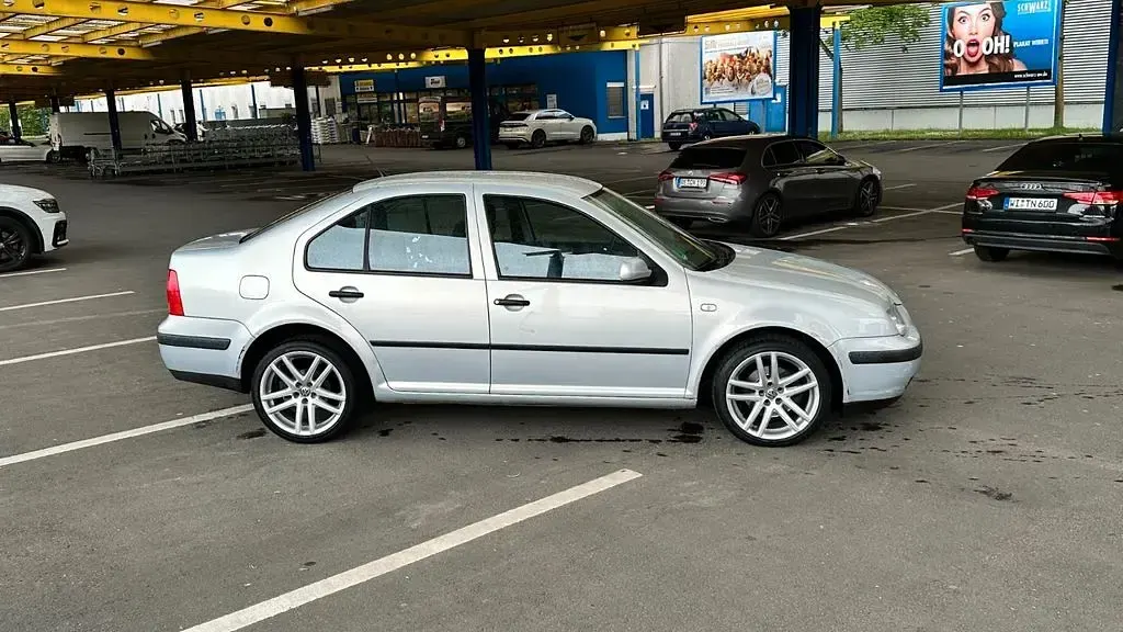 Gebraucht VW Bora Edition 101 PS (74 kW) 1999 Silber Limousine