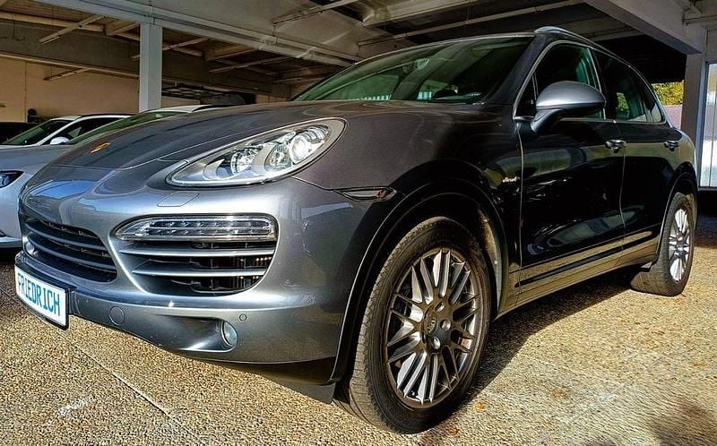 Grau Gebraucht 2013 Porsche Cayenne SUV | 24.950 € (Fairer Preis) - Bild 1/4