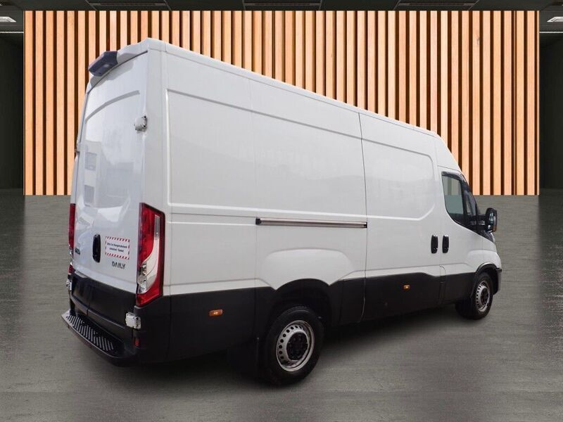 Gebraucht Iveco Daily 156 PS (114 kW) 2023 Weiß white ic 194 Van