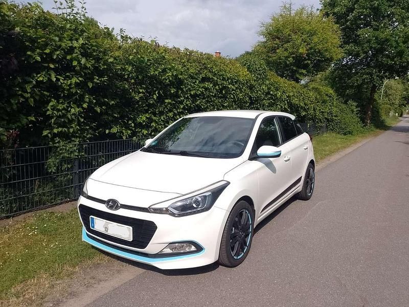 Gebraucht Hyundai i20 Active 120 PS (88 kW) 2017 Weiß Limousine