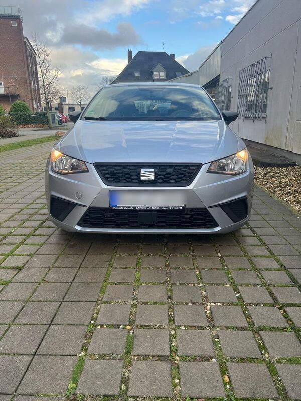 Silber Gebraucht 2018 Seat Ibiza Reference Kleinwagen | 11.699 € (Fairer Preis) - Bild 1/4