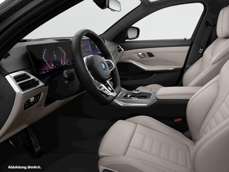 Schwarz Gebraucht 2024 BMW 330e Kombi | 52.180 € - Bild 1/2