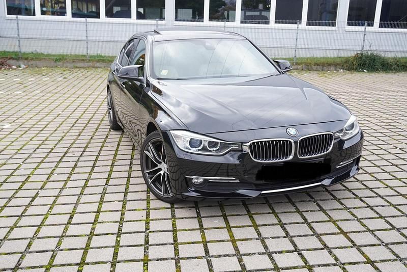 Schwarz Gebraucht 2012 BMW 320 Luxury Line Limousine | 10.300 € (Superpreis) - Bild 1/4