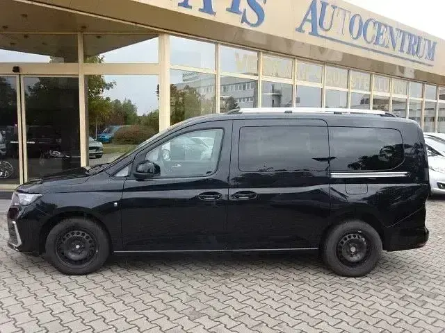 Gebraucht Ford Grand Tourneo Connect Titanium 122 PS (89 kW) 2023 Ink black Van / Kleinbus