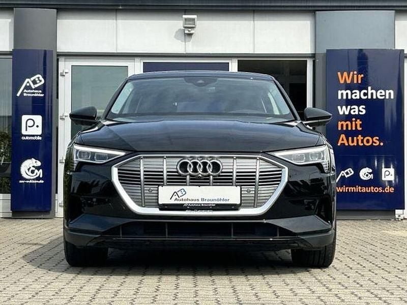 Brillantschwarz Gebraucht 2022 Audi e-tron Ambiente SUV | 28.750 € (Superpreis) - Bild 1/4
